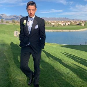 Meet your Posher, Dustin